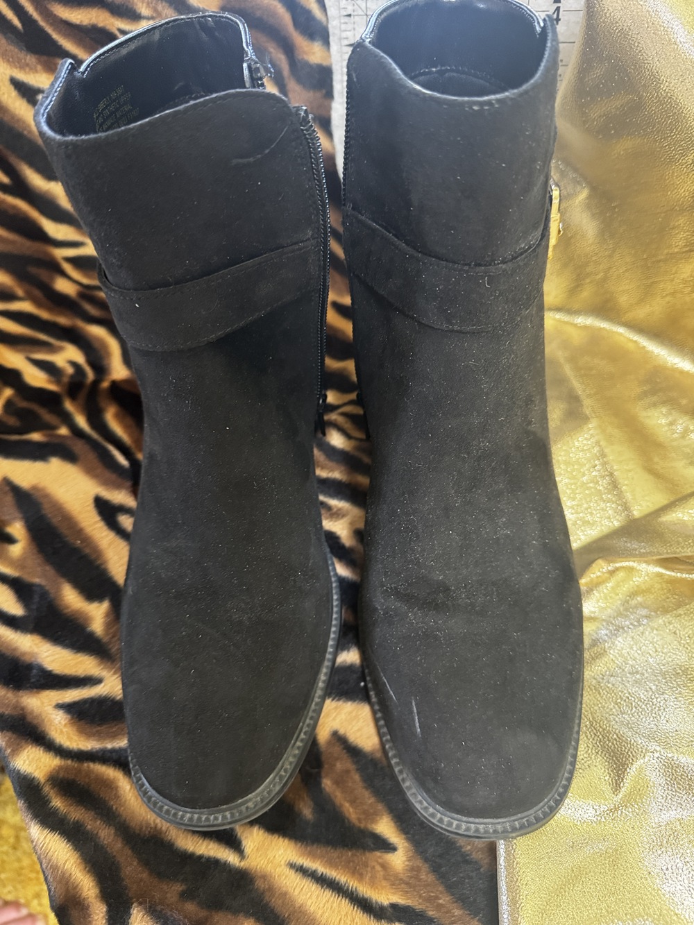 Liz Claiborne ankle boots; black